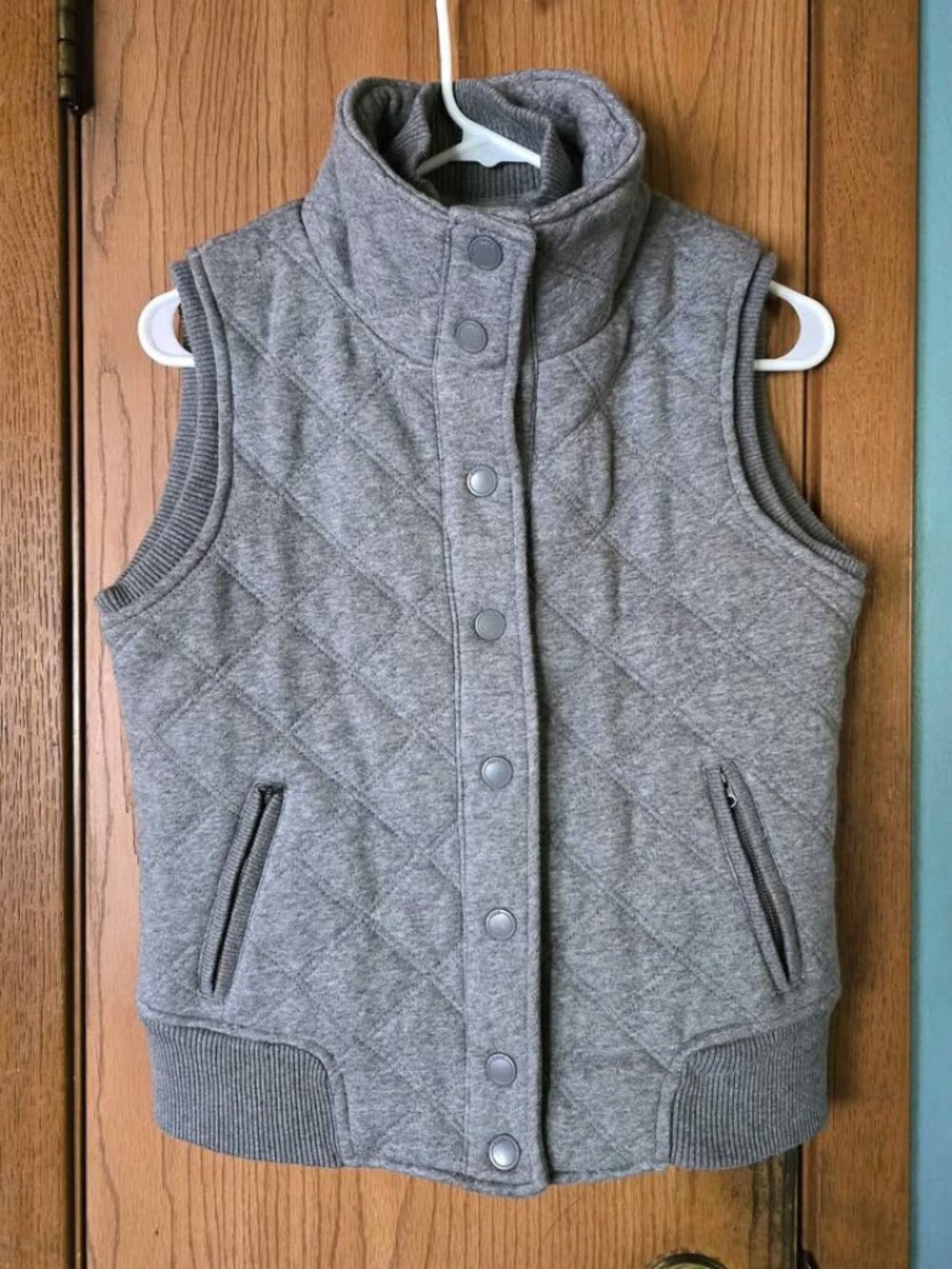Size M Gray Aeropostale Zip & Snap Thick Warm Vest with Pockets